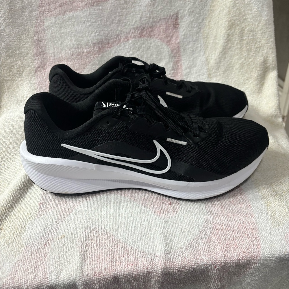 Nike Downshifter 13
Black Dark Smoke Grey White Mens Sz 11